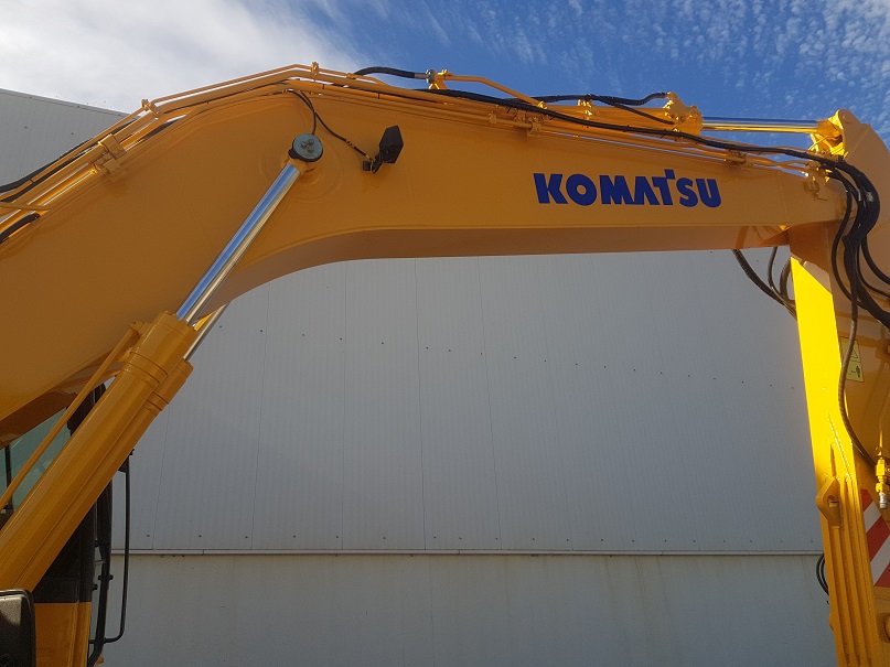KOMATSU PC210LC-8 (15)