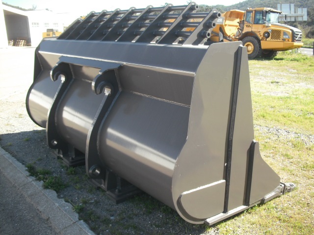 balde L220 (1)
